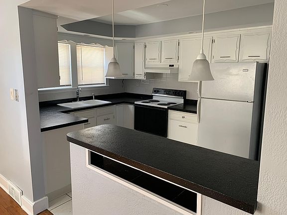 2nd image of 3562 Chapin Ave #1