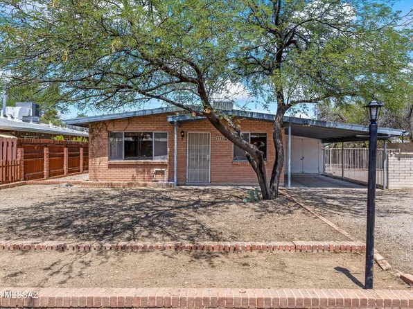 2115 E Blacklidge Dr, Tucson, AZ 85719