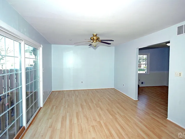 48 Astor Ct — Photo 9