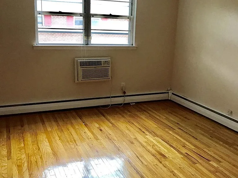3024 W Queen Ln — Photo 9