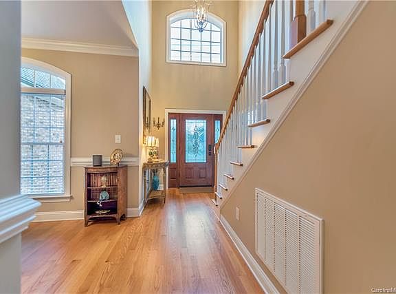 3rd image of 241 Woodbriar Trl