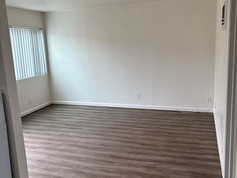 3117 Valle Ave #15 — Photo 8
