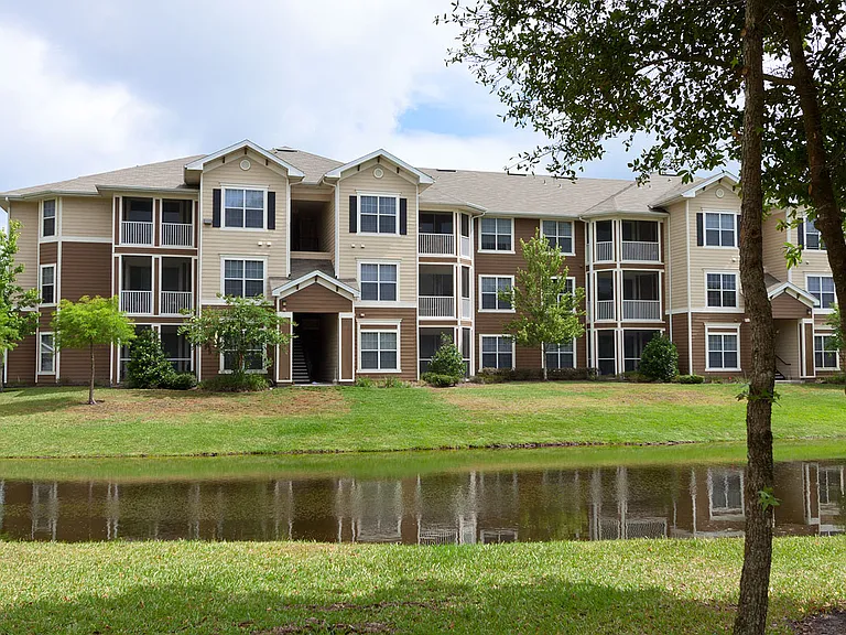 Cypress Pointe — Photo 30