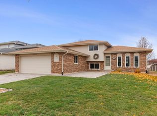 15636 Lockwood Ave, Oak Forest, IL 60452