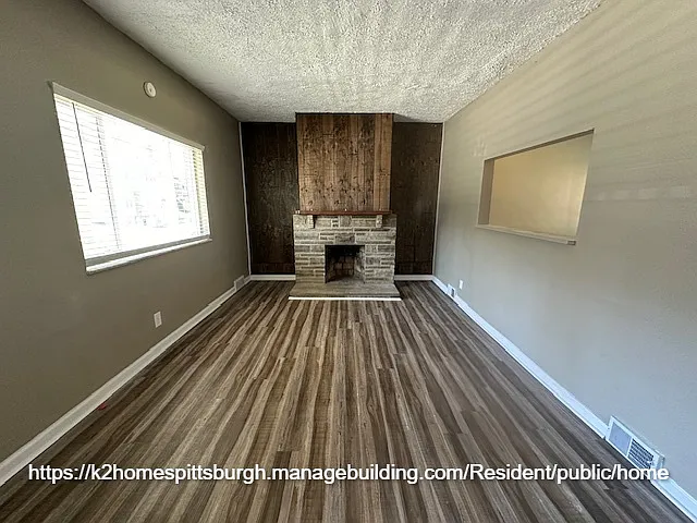 1130 Irwin St — Photo 8