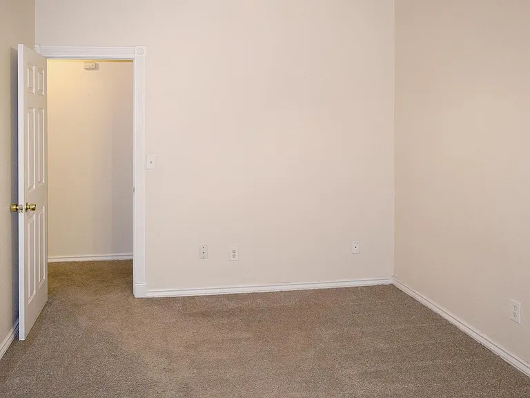 2532 N Clay St — Photo 10