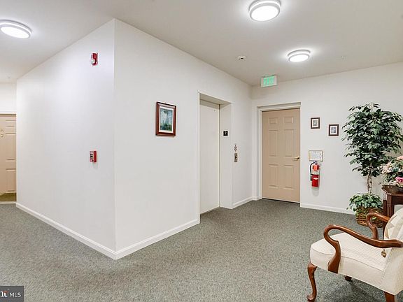 4th image of 1308 Scottsdale Dr Unit 222