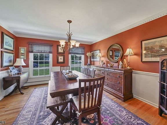 5th image of 8 Elm Ct