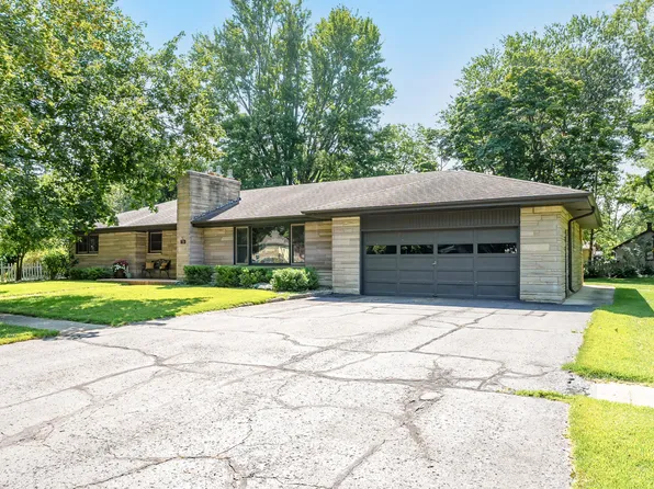 710 Pine St, Paw Paw, MI 49079
