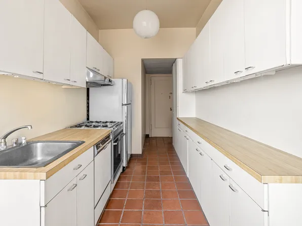 30 Sutton Place image 9 of 11