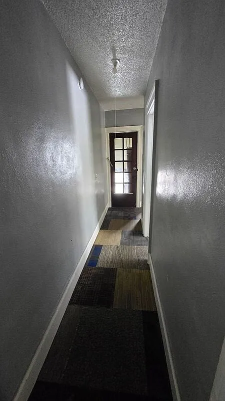 2 bed, 1.0 bath, $950 — Photo 4