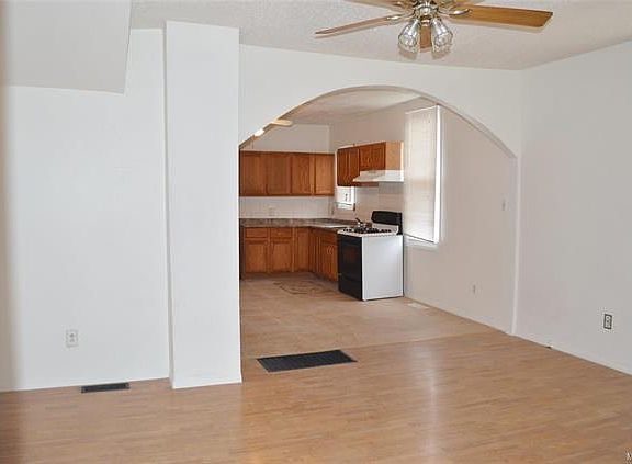 4th image of 2318 McLaran Ave