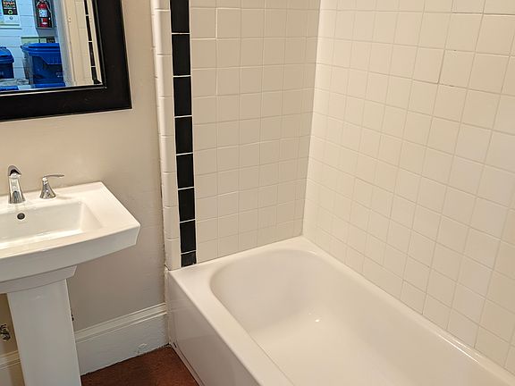 5th image of 3035 SE Ankeny St APT 2