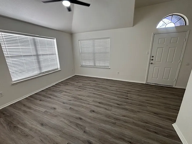 8135 Tierra Del Sol Rd — Photo 4
