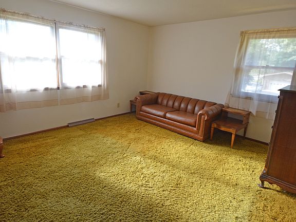 5th image of 1240 Yorkshire Dr