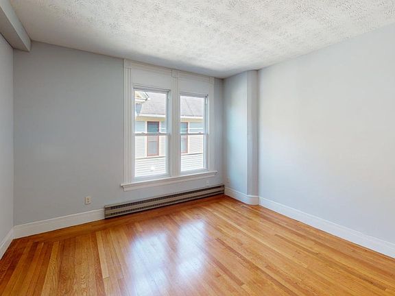 3rd image of 140 Cottage St APT 2L