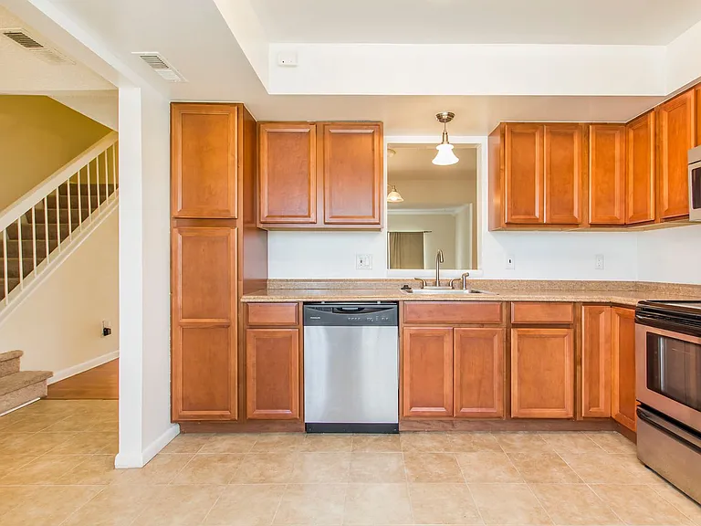640 Counselor Sq — Photo 4