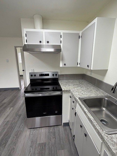 Kitchen (Picture 2)