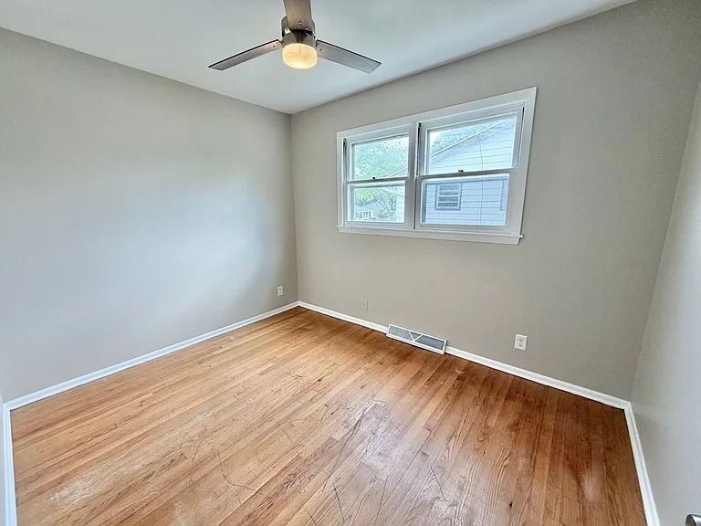 6919-6921 W Brentwood Ave E — Photo 16