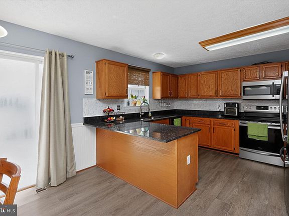 3rd image of 73 Saint Roberts Dr