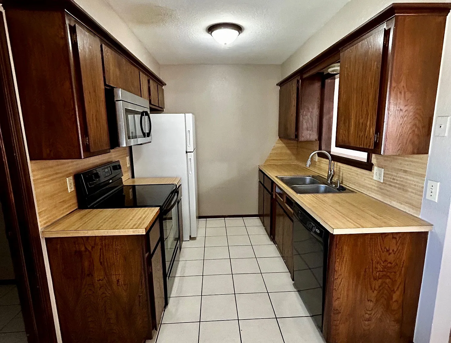 839009 - 138 Barrett Place - 1 — Photo 4