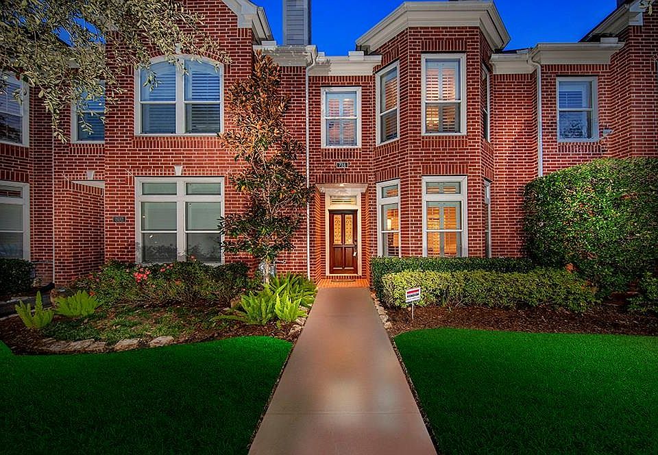 1st image of 734 Memorial Heights Dr