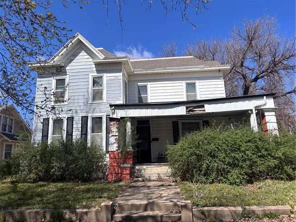 223 NE 6th St, Abilene, KS 67410