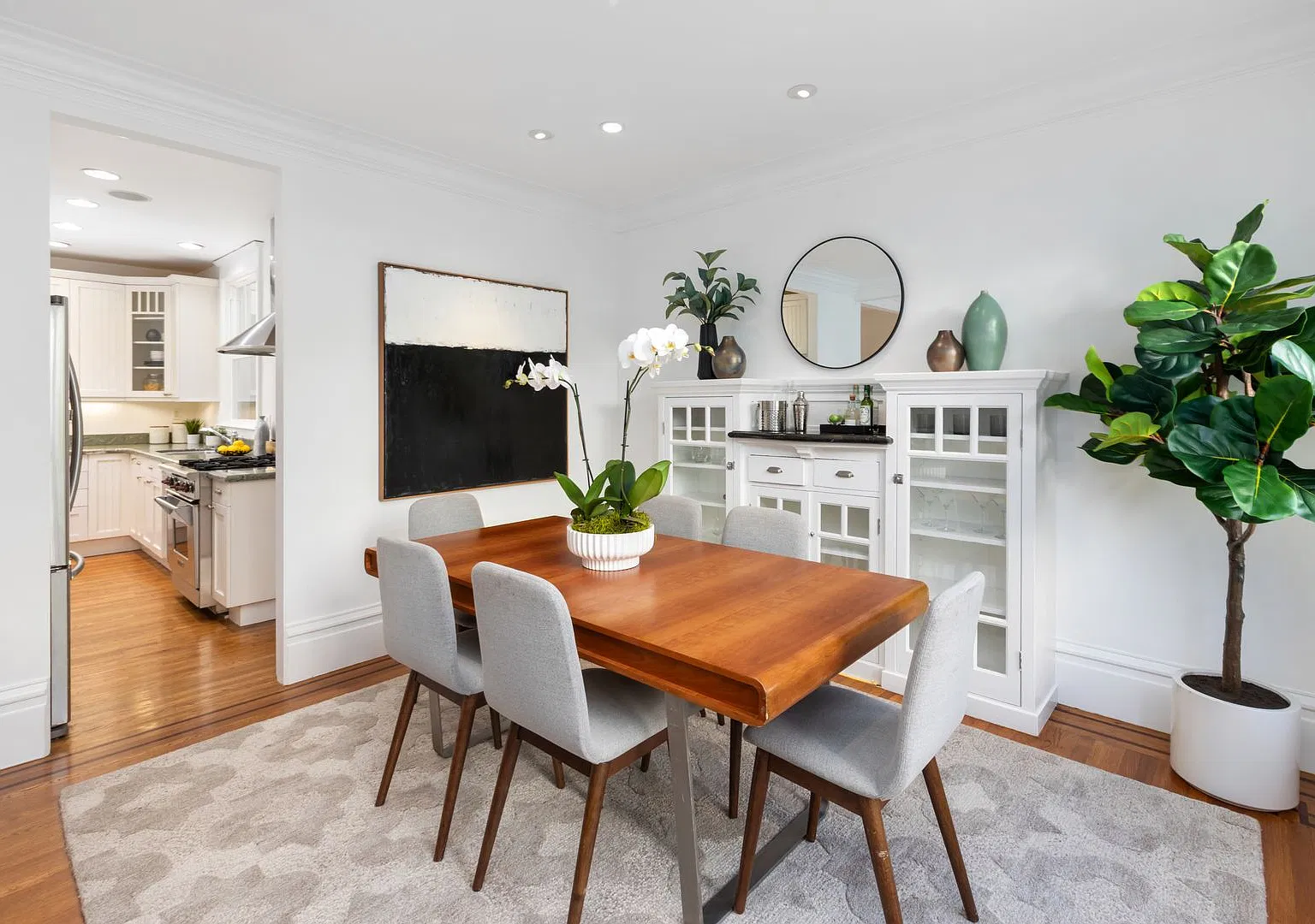 Charming & Updated 2 Bed, 1 Bath Russian Hill Condo - TV's and Speakers Included — Photo 4