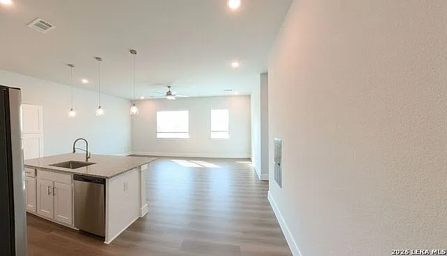3 bed, 3.0 bath, 1428 sqft, $1,930 — Photo 2