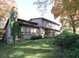 27 Allison Dr, Englewood Cliffs, NJ 07632
