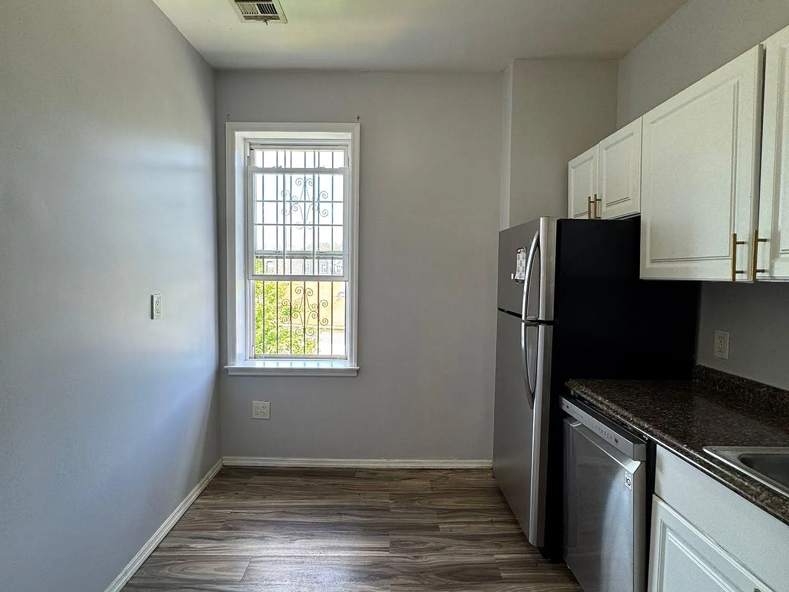 3 bed, $2,300 — Photo 3