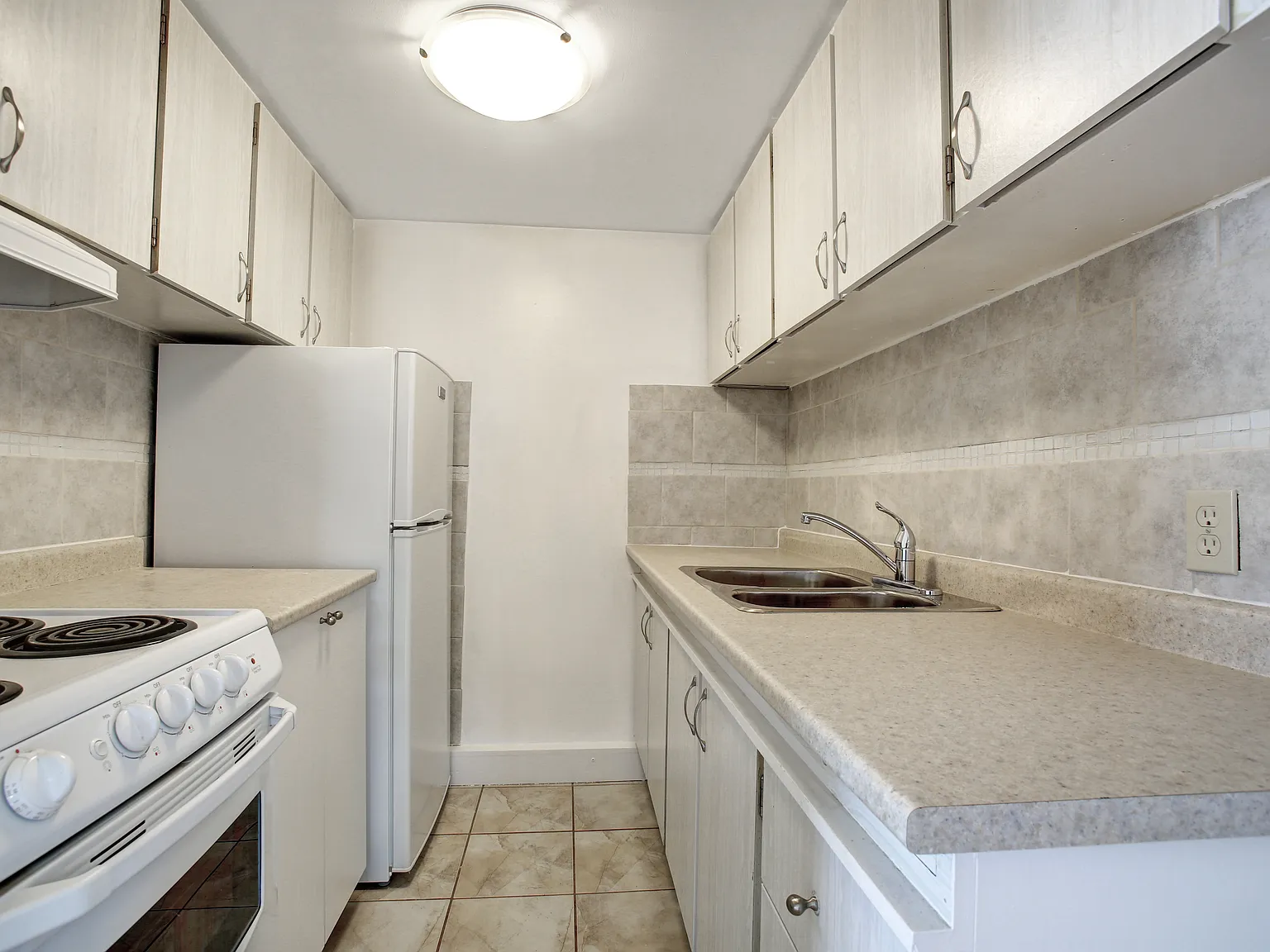 Mountain Ave — Photo 3