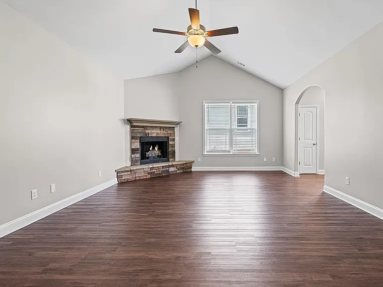 141 Bur Oak Dr — Photo 4