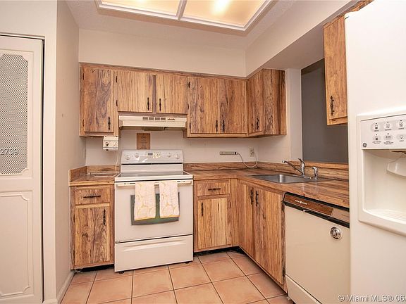 5th image of 7320 Lake Circle Dr APT 408