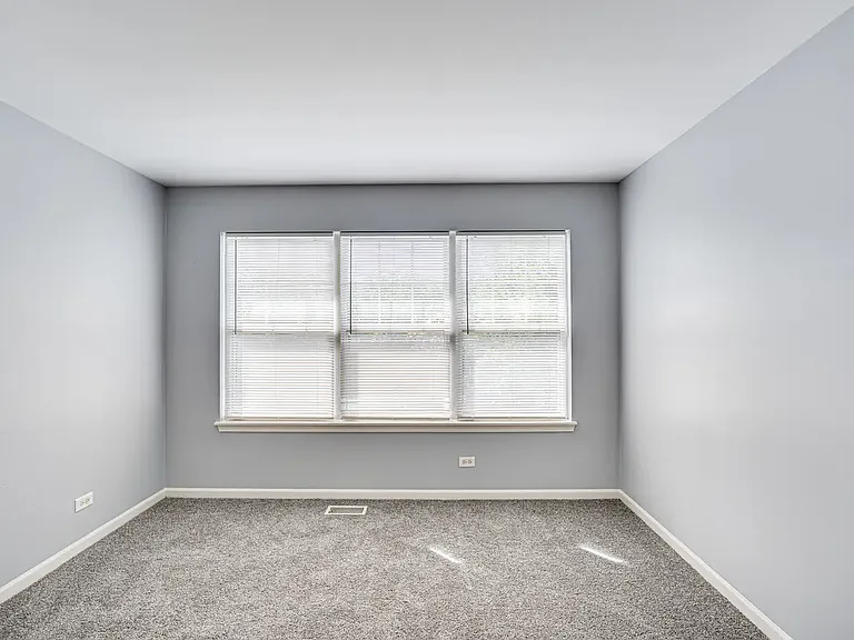 3355 Kentshire Cir — Photo 17