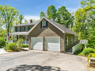 10 Woodbine Ln, Newtown, CT 06470