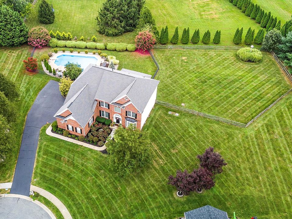1st image of 112 Anna Ct