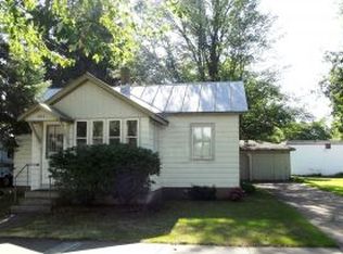 305 Oak St, Waupaca, WI 54981