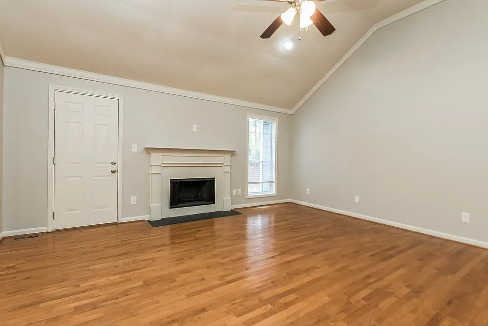 3 bed, 2.0 bath, 1432 sqft, $2,325 — Photo 4