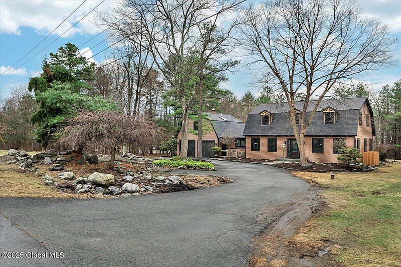 2nd image of 4 Pine Drive South
