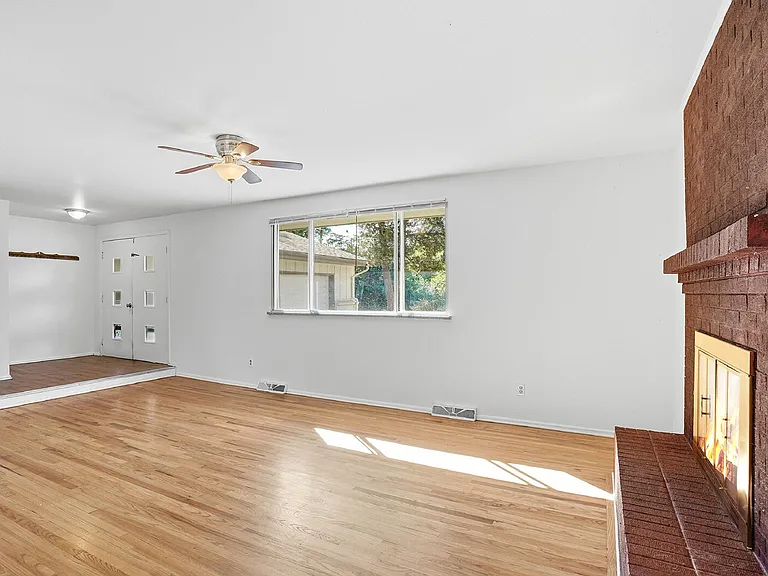 3260 E Maplewood Ave — Photo 6