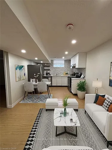 6 Patience Cres #BASEMENT Photo 1