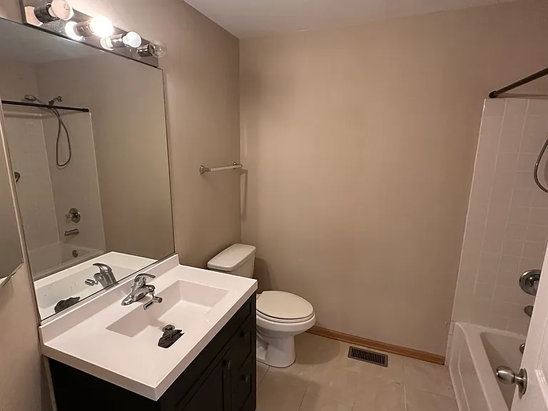 Rutland Cir — Photo 13