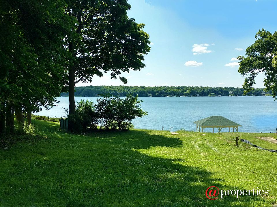55 Ft of Lake Front Opportunity!