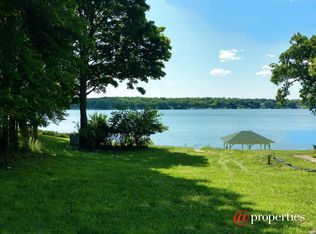 2332 N Shore Dr, Delavan, WI 53115