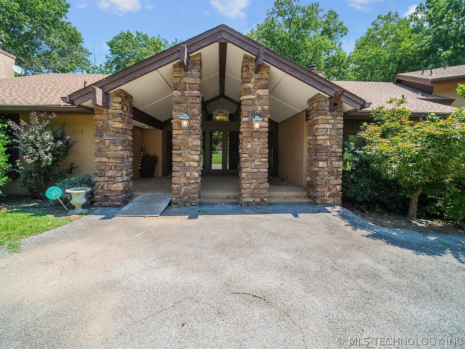 3116 E 71st St, Tulsa, OK 74136 | Zillow