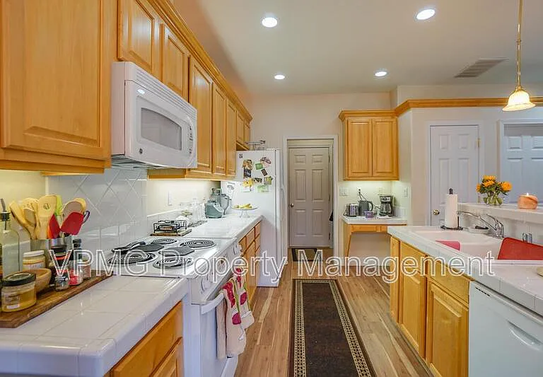 1810 SE 112th Pl — Photo 14