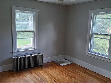 5th image of 327 S Main St