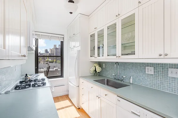 Rented by Compass | media 21