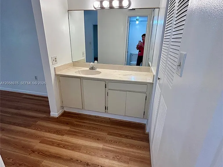 210 W Park Dr #2012 — Photo 8
